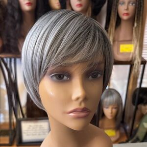 Elegant Silver Gray Women's Wig